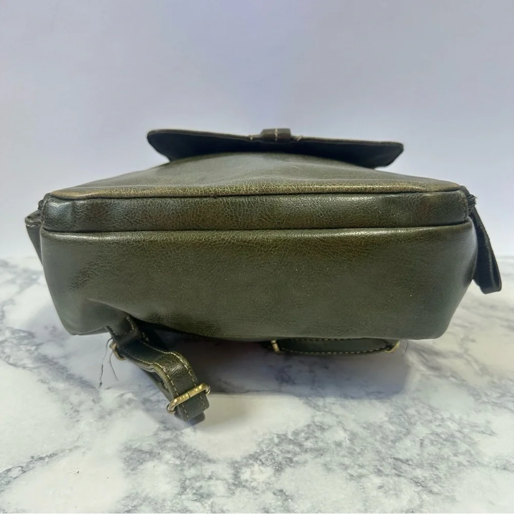 aurielle olive green leather backpack vintage 80’s 90’s distressed bag